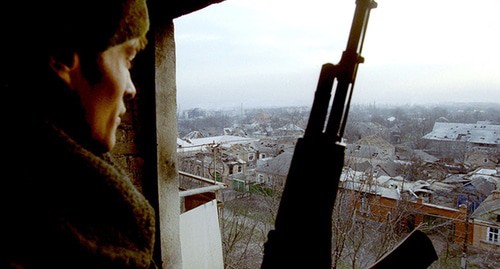 Вооруженный человек. Грозный 2000 г. Фото: Str Old/REUTERS