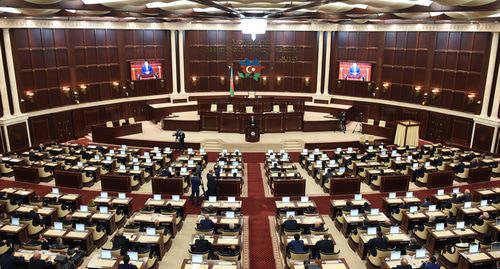 Парламент Азербайджана. Фото: President.az https://commons.wikimedia.org/wiki/Category:National_Assembly_of_Azerbaijan