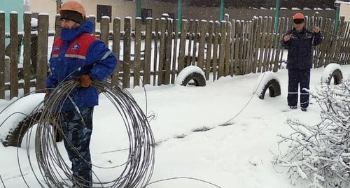 Энергетики восстанавливают нарушенное электроснабжение. Фото: пресс-служба "Дагэнерго", http://www.dagenergo.ru