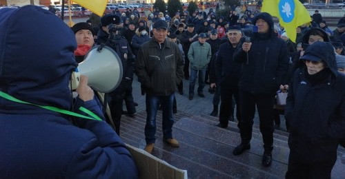 Участники митинга в Элисте. Фото: Бадма Бюрчиев, специально для "Кавказского узла".