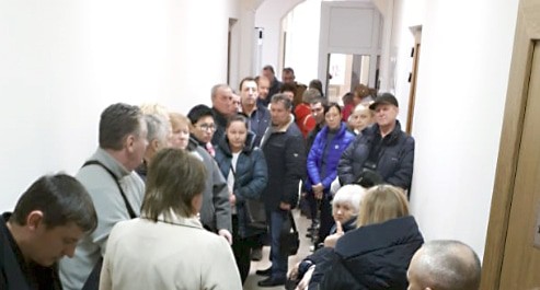 В коридоре городского суда Геленджика перед заседанием. Фото Светланы Кравченко для "Кавказского узла"