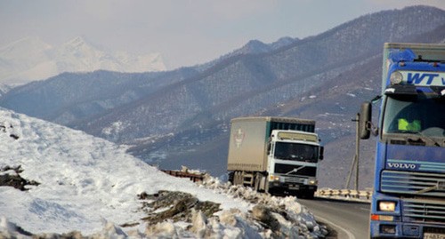Фуры на Военно-Грузинской дороге. Фото Магомеда Магомедова для "Кавказского узла"