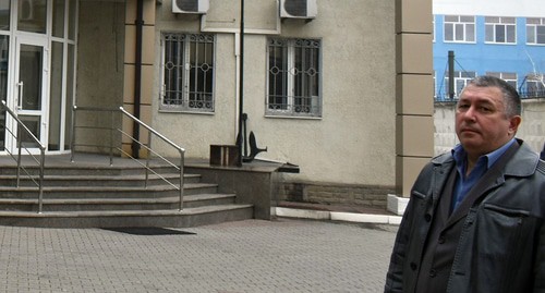 Адвокат у Южного окружного военного суда. Фото Константина Волгина для "Кавказского узла"
