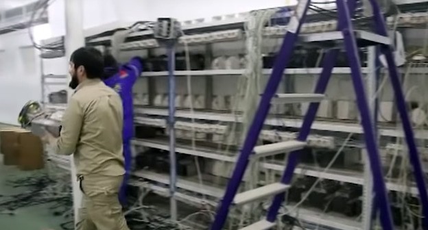 Ликвидация майнинговой фермы.  Кадр видео ЧГТРК "Грозный" https://newsvideo.su/video/12327476