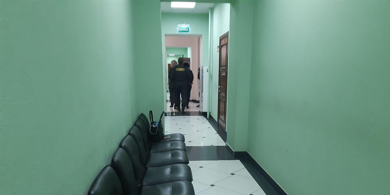 Конвой в коридоре Западного военного суда в Москве. Фото Рустама Джалилова для "Кавказского узла".