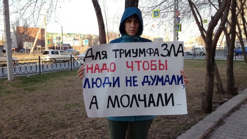 Елена Байбекова на пикета в Астрахани 13 марта 2020 года. Фото Алены Садовской для "Кавказского узла"