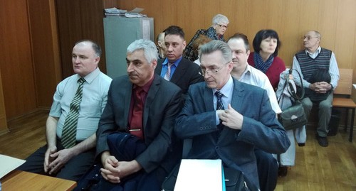 Подсудимые Свидетели Иеговы* в суде в Волгограде (на первых двух скамьях). Фото Татьяны Филимоновой для "Кавказского узла".