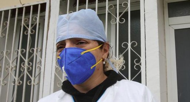 Медицинский работник. Фото: REUTERS/Ramzi Boudina