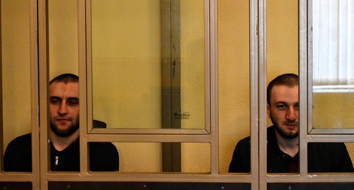 Мухтар и Исмаил Курбановы перед оглашением приговора. Фото Константина Волгина для "Кавказского узла"
