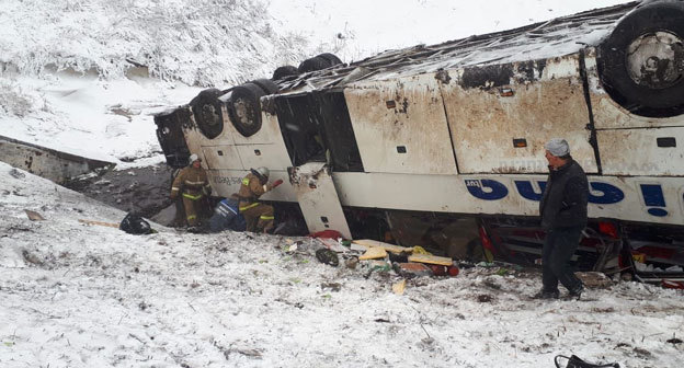 Сотрудники МЧС на месте аварии. Фото: пресс-служба ГУ МЧС по Тамбовской области https://68.mchs.gov.ru/deyatelnost/press-centr/operativnaya-informaciya/4111782