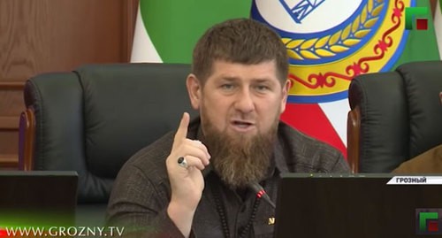 Рамзан Кадыров комментирует угрозу распространения коронавируса в Чечне. Кадр видео ЧГТРК "Грозный" https://www.youtube.com/watch?v=B8ODK2CCLso
