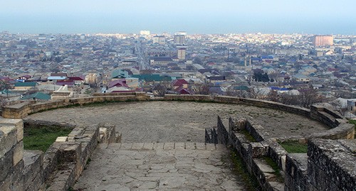 Дербент со смотровой площадки на территории крепости Нарын-кала. Фото Патимат Махмудовой для "Кавказского узла"