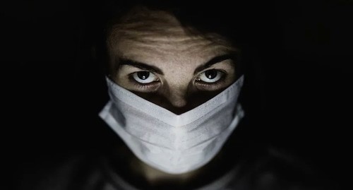 Человек в медицинской маске. Фото pixabay.com