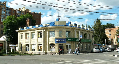 Универмаг, Батайск. Фото: Nadezhda1990 https://commons.wikimedia.org/wiki/Category:Bataysk