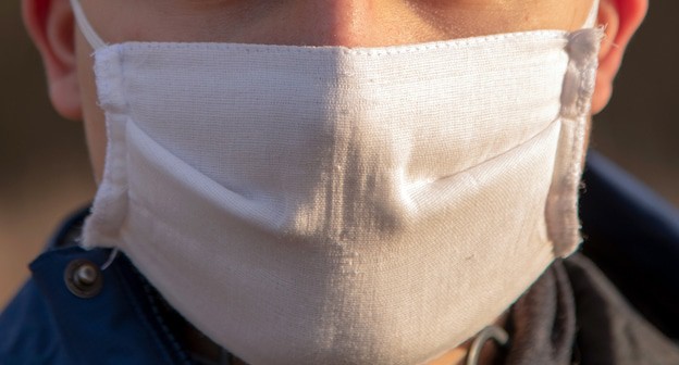 Самодельная медицинская маска. Фото Нины Тумановой для "Кавказского узла"