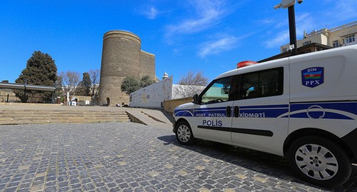 Полицейская машина на улицах Баку. Апрель 2020 г. Фото Азиза Каримова для "Кавказского узла"