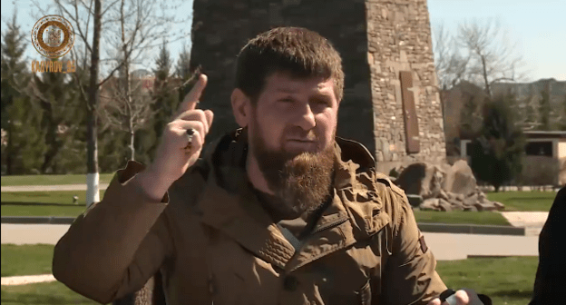 Рамзан Кадыров на заседании оперативного штаба 9 апреля 2020 года, стоп-кадр видео https://vk.com/wall279938622_481734