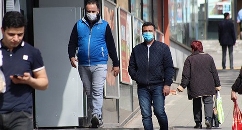 Жители Еревана в защитных масках на улицах города. Март 2020 года. Фото Тиграна Петросяна для "Кавказского узла"