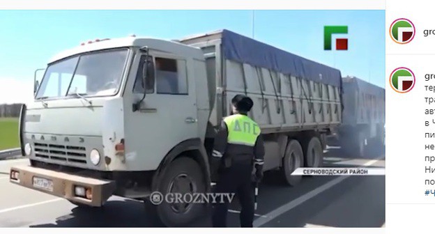 Проверка на дорогах в Чечне. Фото: скриншот со страницы groznytv в Instagram https://www.instagram.com/p/B-5Ja3NF43w/