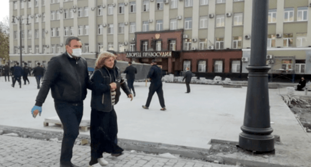 Участники протеста во Владикавказе. Скриншот видео "Кавказского узла" https://youtu.be/aIxG_fs1r0M