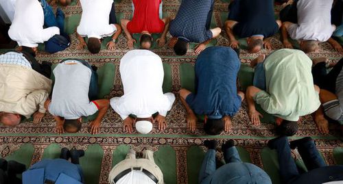 Коллективный намаз в мечети. Фото Азиза Каримова для “Кавказского узла”