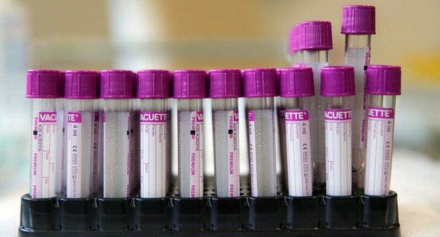 Медицинские пробирки. Фото: REUTERS/Maxim Shemetov