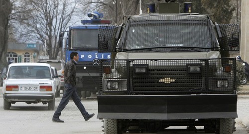 Полицейские машины. Азербайджан. Фото: REUTERS/David Mdzinarishvili