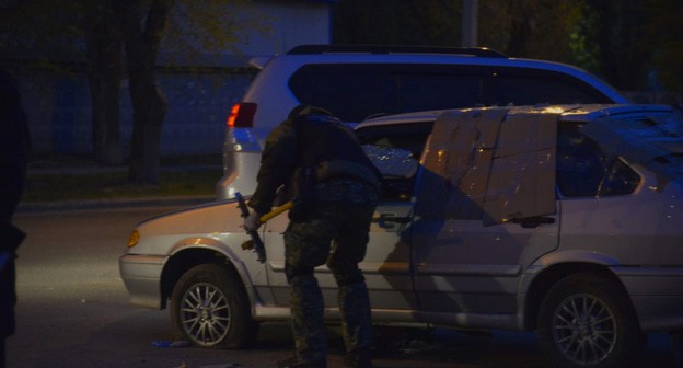 На месте взрыва гранаты в Волгограде. 27 апреля 2020 г. Фото https://bloknot-volgograd.ru/news/fotootchet-s-mesta-vzryva-granaty-v-avtomobile-69--1217584