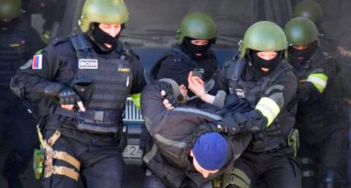 Сотрудники силовых структур во время задержания. Фото: Пресс-служба Национального антитеррористического комитета http://nac.gov.ru