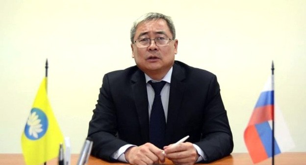 Хонгор Эльбиков. Фото Пресс-служба администрации Элисты http://www.elista.org/socium/na_kritiku_elly_manzheevoj_posledoval_otvet/