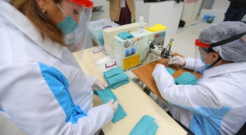 Предприятие по производству медицинских масок в Баку. Фото Азиза Каримова для "Кавказского узла"