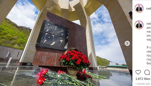 Мемориал жертвам репрессий в Карачаевске. Фото: скриншот со страницы rashidtemrezov в Instagram https://www.instagram.com/p/B_uJc1OguF9/
