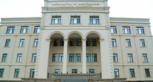 Министерство обороны Азербайджана. Фото: https://mod.gov.az/az/news/mayin-2-dek-silahli-quvvelerin-yardim-fonduna-daxil-olan-vesait-30835.html Министерство обороны Азербайджана. Фото: https://mod.gov.az/az/news/mayin-2-dek-silahli-quvvelerin-yardim-fonduna-daxil-olan-vesait-30835.html