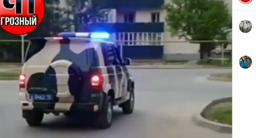Автомобиль с сотрудниками силовой структуры в Чечне. Кадр видео https://www.instagram.com/p/B_3TXR9l-je/