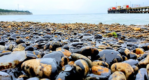 Нефть на пляже в Геленджике. Фото предоставлено автором блога "Жизнь на море"