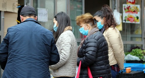 Торговая точка на улице Еревана во время эпидемии коронавируса. Фото Тиграна Петросяна для "Кавказского узла"