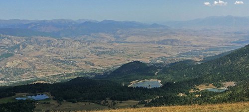 Вид на долину Самцхе Джавахети, Грузия. Фото Святоша https://commons.wikimedia.org/wiki/Category:Samtskhe-Javakheti