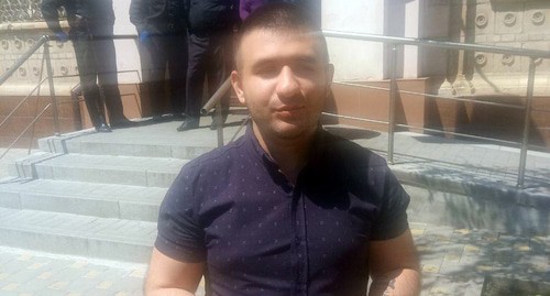 Гаспар Авакян на входе в здание суда. 27 мая 2020 года. Фото Валерия Люгаева для "Кавказского узла"
