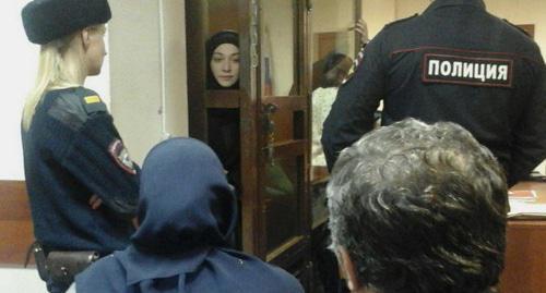 Лилия Саидова (в центре) в зале суда. Москва, 20 февраля 2019 года. Фото корреспондента "Кавказского узла"