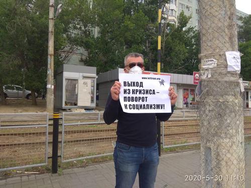 Участник одиночного пикета в Волгограде Константин. Фото Татьяны Филимоновой для "Кавказского узла"