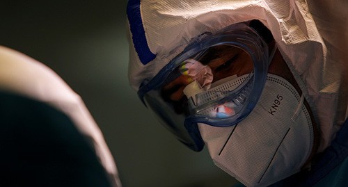 Медицинский работник. Фото: EUTERS/Maxim Shemetov