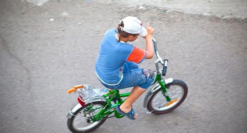 Ребенок на велосипеде. Фото: Юрий Гречко / Югополис