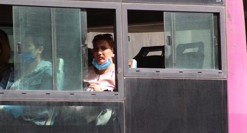 Пассажира автобуса во время эпидемии. Фото Тиграна Петросяна для "Кавказского узла"