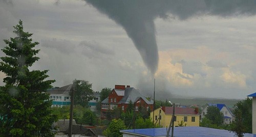 Ураган в Чечне. Стоп-кадр видео Мир 24
 https://www.youtube.com/watch?v=SoLhCyj2F5Y
