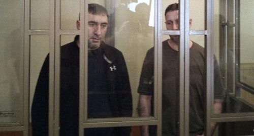 Нажмудин Дудиев (слева) и Ибрагим Донашев после оглашения приговора. Фото Валерий Люгаев для "Кавказского узла"