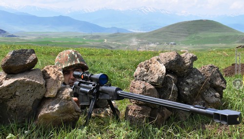 Солдат Армии обороны Карабаха. Фото пресс-службы МО Армении http://mil.am/hy/news/7934