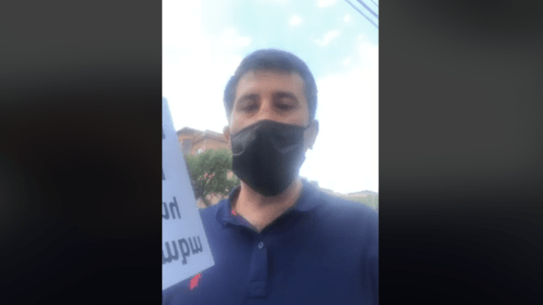 Инициатор протеста у здания парламента Армении 12 июня 2020 года Рубен Меликян. Стоп-кадр прямой трансляции с акции, https://www.facebook.com/rubenmelikian/videos/10222839819648210/