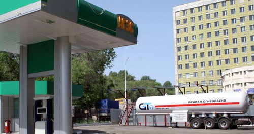 Автомобильная газозаправочная станция. Фото: https://ru.wikipedia.org/wiki/Автомобильная_газозаправочная_станция