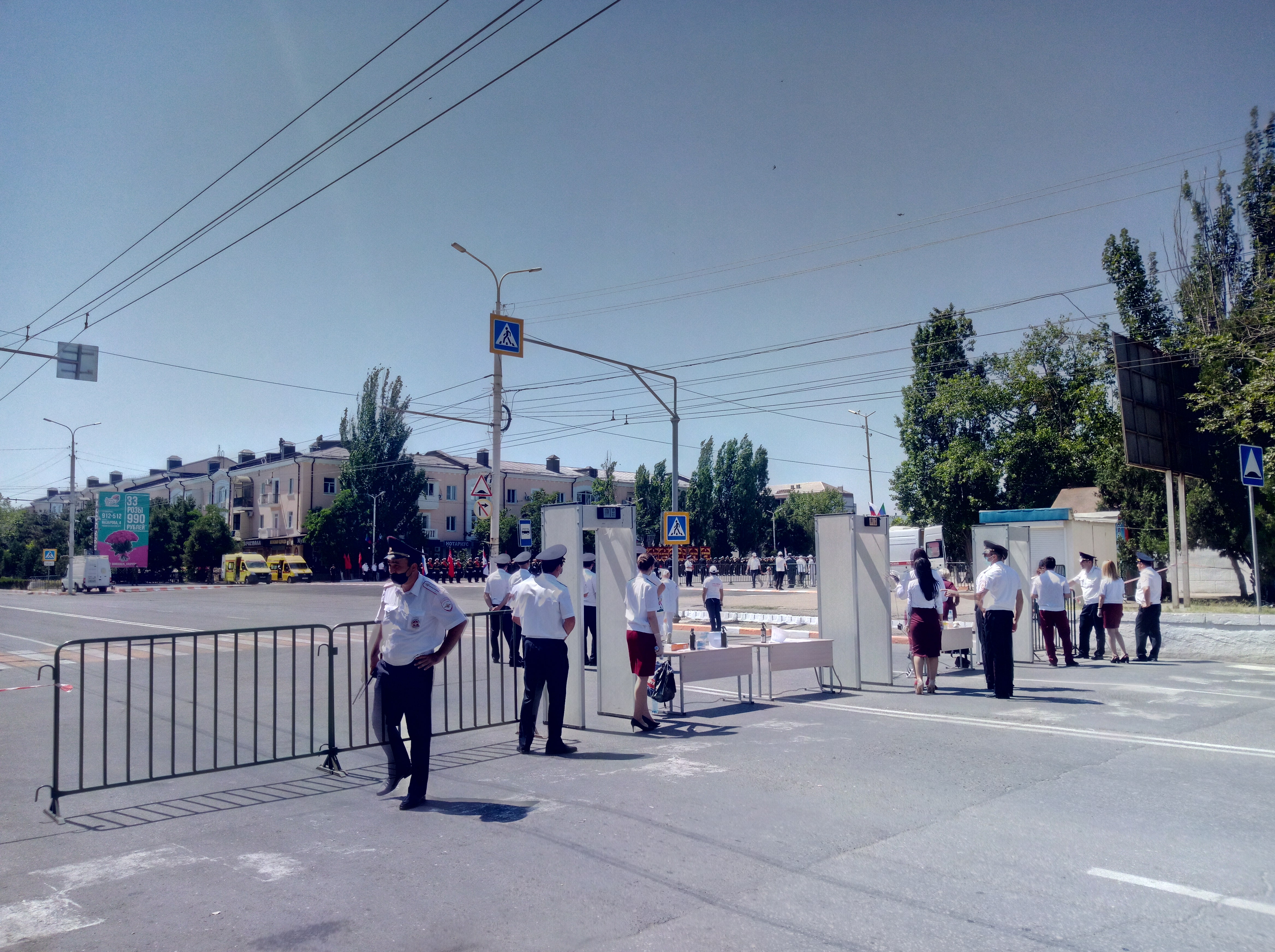 Рамки на площади перед парадом Победы в Каспийске 24 июня 2020 года. Фото Расула Магомедова для "Кавказского узла"