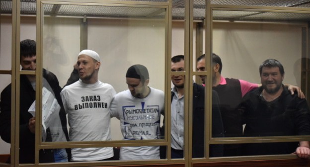 Фигуранты "ялтинского дела" на оглашении приговора (слева направо):  Рефат Алимов, Арсен Джеппаров, Вадим Сирук, Эмир-Усеин Куку, Муслим Алиев, Энвер Бекиров. Фото Константина Волгина для "Кавказского узла"
